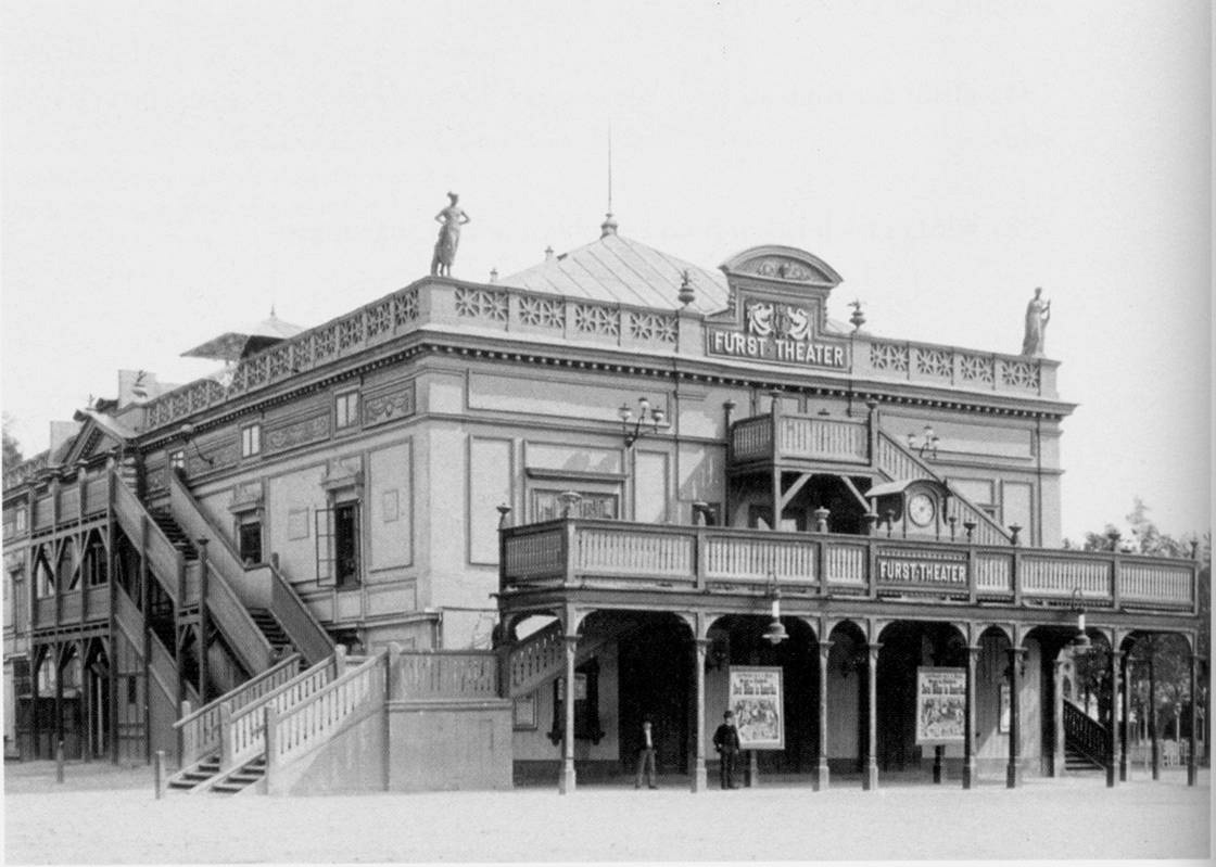 Fuerst_Theater2