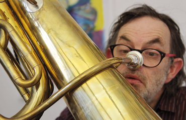 Klopfende Ohren und taube Herzen